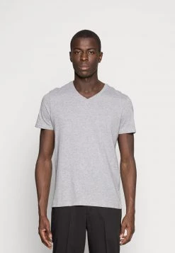 Pier One Hombre 3 PACK - Camiseta Básica - White/black/light Grey 12 Pier One Hombre 3 PACK - Camiseta Básica - White/black/light Grey -Ofertas Pier One Tienda 15eeaef095064169914d742b2f1ea000
