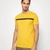 Pier One Camiseta Estampada - Yellow, Hombre -Ofertas Pier One Tienda 25a1eabf7b3646bc92ee31d9c29d6272