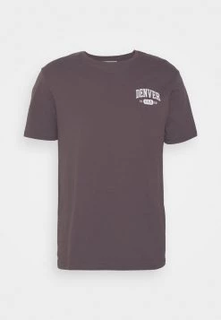 Pier One Hombre GRAPHIC T-SHIRT - Camiseta Estampada - Brown -Ofertas Pier One Tienda 260d849b1e6643349f8a772a239db777