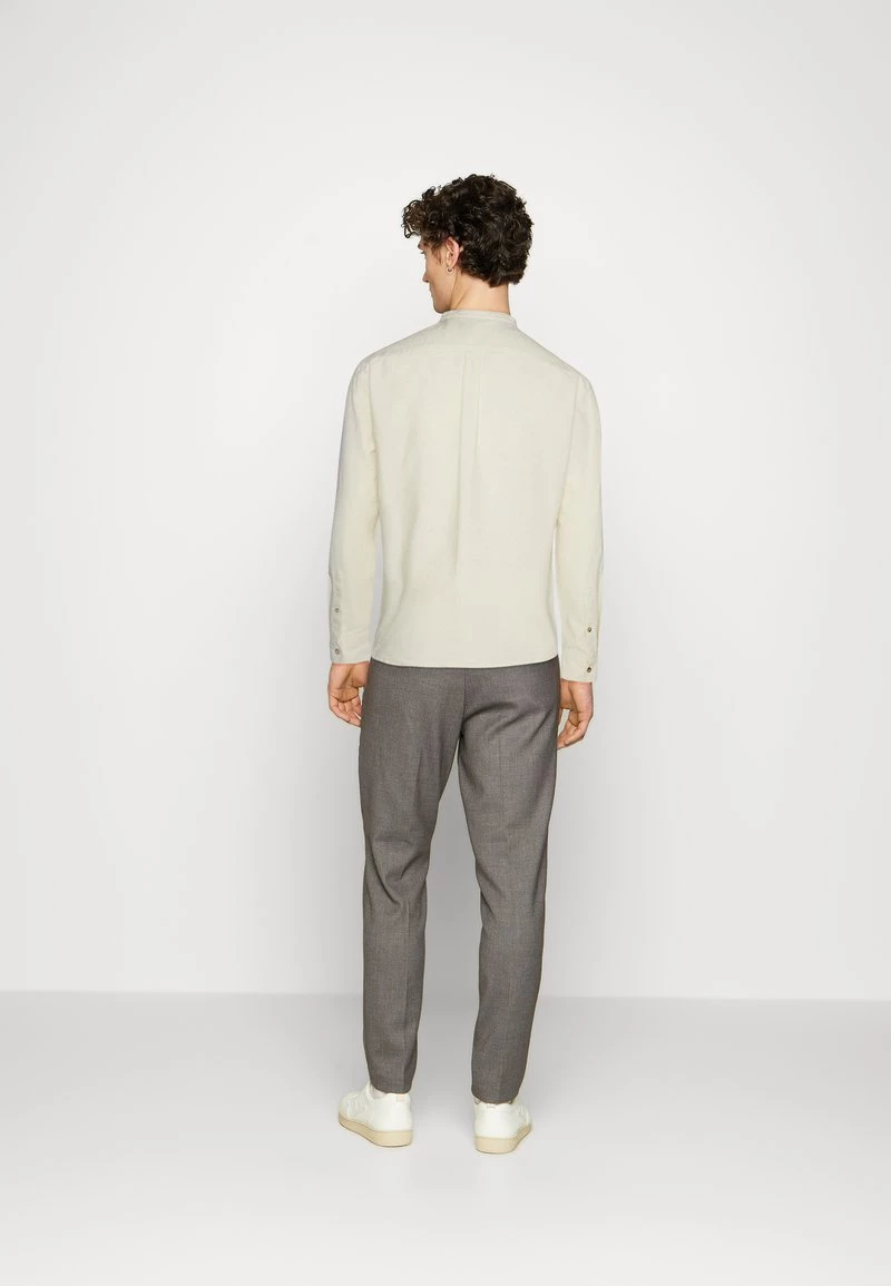 Pier One COLLAR OXFORD - Camisa - Off-white, Hombre 5 Pier One COLLAR OXFORD - Camisa - Off-white, Hombre - Imagen 3