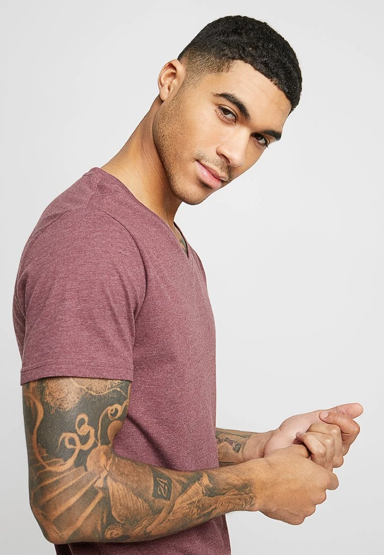 Pier One Camiseta Básica - Mottled Bordeaux, Hombre 6 Pier One Camiseta Básica - Mottled Bordeaux, Hombre - Imagen 4