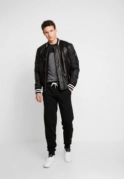 Pier One Hombre Camiseta Estampada - Black 8 Pier One Hombre Camiseta Estampada - Black -Ofertas Pier One Tienda 65ff49a32396455bb37660efcfa58717