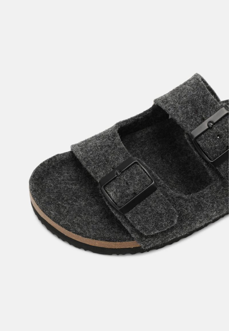 Pier One Unisexo UNISEX - Sandalias Planas - Dark Grey 9 Pier One Unisexo UNISEX - Sandalias Planas - Dark Grey - Imagen 7
