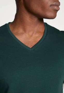 Pier One Hombre 3 PACK - Camiseta Básica - Black, Grey, Green -Ofertas Pier One Tienda 75d8e7abd9c649fe8ff382e42bf08591