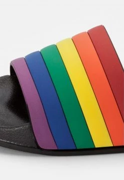 Pier One Unisexo UNISEX - Sandalias Planas - Black -Ofertas Pier One Tienda 76e91606d5944105a01d467ead397bf0