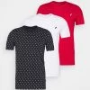 Pier One Hombre 3 PACK - Camiseta Estampada - White/dark Blue/red 1 Pier One Hombre 3 PACK - Camiseta Estampada - White/dark Blue/red -Ofertas Pier One Tienda 7c14f2cbf6f6477f9fa2e8f6de7df038