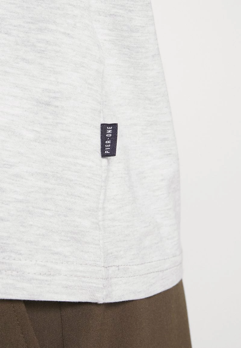 Pier One Hombre WITH BIRD STRAIGHT 5 PACK - Camiseta Básica - Light Grey - 101_white - 001_green - 602 10 Pier One Hombre WITH BIRD STRAIGHT 5 PACK - Camiseta Básica - Light Grey - 101_white - 001_green - 602 - Imagen 8