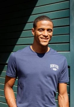 Pier One Hombre GRAPHIC T-SHIRT - Camiseta Estampada - Dark Blue -Ofertas Pier One Tienda 84c61c9c77d94979995781f4bdc0768f