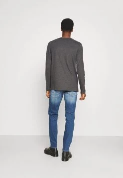 Pier One 2 PACK - Camiseta De Manga Larga - Dark Grey/black, Hombre 10 Pier One 2 PACK - Camiseta De Manga Larga - Dark Grey/black, Hombre -Ofertas Pier One Tienda a601e52fa7974b079f93b858d4b782ec