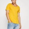 Pier One Hombre Camiseta Básica - Light Yellow 1 Pier One Hombre Camiseta Básica - Light Yellow -Ofertas Pier One Tienda a9dac411fef649fea6c2f5b0c86dba1f