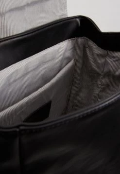 Pier One Unisexo UNISEX - Mochila - Black 14 Pier One Unisexo UNISEX - Mochila - Black -Ofertas Pier One Tienda ac05b5fe66b449b29f880aa1940a19a9