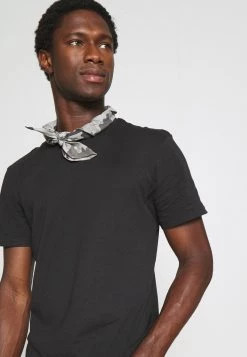 Pier One Hombre 3 PACK - Camiseta Básica - Black/mottled Dark Grey/bordeaux -Ofertas Pier One Tienda ae9b9691c10949c5b4edc17929f8c13a