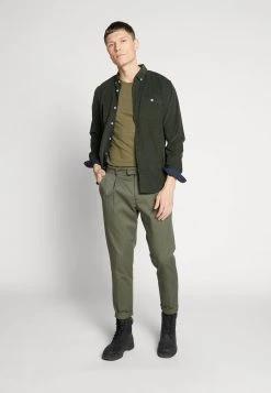 Pier One Hombre Camiseta Básica - Oliv 8 Pier One Hombre Camiseta Básica - Oliv -Ofertas Pier One Tienda c5cf09c06da641e3bbac8b06dc3b9111