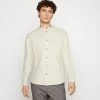 Pier One COLLAR OXFORD - Camisa - Off-white, Hombre -Ofertas Pier One Tienda ca56725ec482429db7997c8e1368df8f
