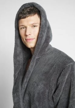 Pier One Hombre Albornoz - Dark Gray 11 Pier One Hombre Albornoz - Dark Gray -Ofertas Pier One Tienda d8bc46bac8fa44929b190c5532f01c02