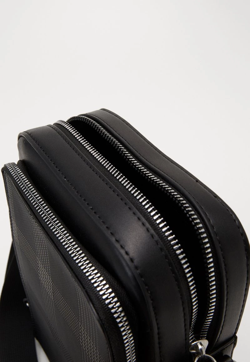 Pier One Hombre Bandolera - Black 7 Pier One Hombre Bandolera - Black - Imagen 5