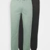 Pier One Hombre 2er PACK - Pantalones Deportivos - Green/black 2 Pier One Hombre 2er PACK - Pantalones Deportivos - Green/black -Ofertas Pier One Tienda e9e52a633c1c4d2b95660c1da4b10a89